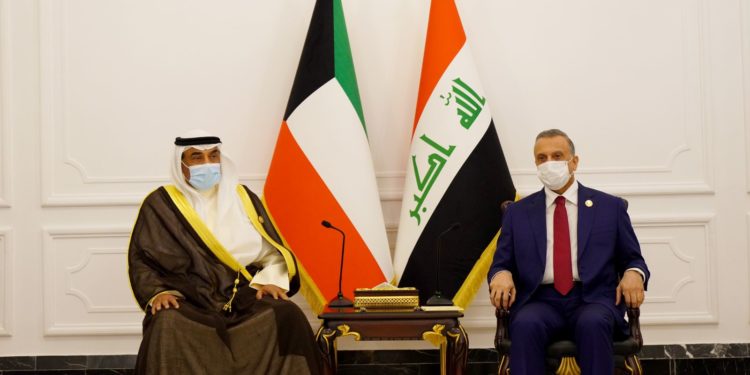 الكاظمي يلتقي  صباح خالد الصباح على هامش مؤتمر بغداد للتعاون والشراكة