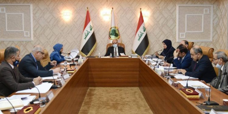 وزير المالية يتراس اجتماعاً لفريق إعداد الموازنة .. تعبئة عامة للموارد