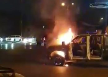 مطاردة مسلحة قرب مقار حكومية بسبب عنصر أمني تحت تأثير المخدرات + فيديو