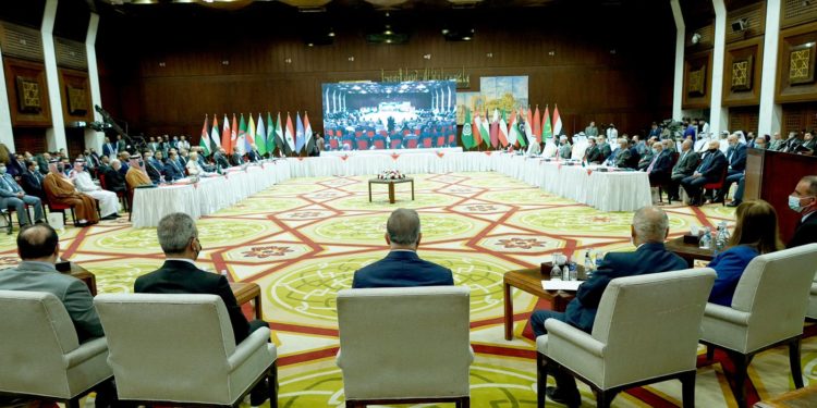 الكاظمي ..العراق يعول على – المثقفين و صناعة الامل – بالمستقبل  في نشر السلام + صور