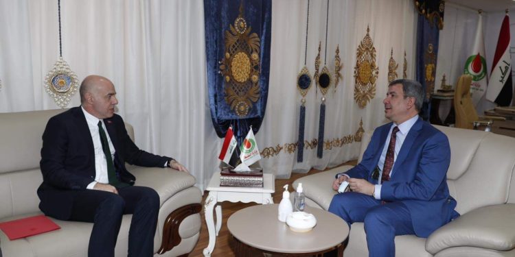 وزير النفط يبحث مع السفير التركي (اعادة تأهيل الخط الستراتيجي للنفط) , (ونقل الغاز من الخليج الى اوروبا)