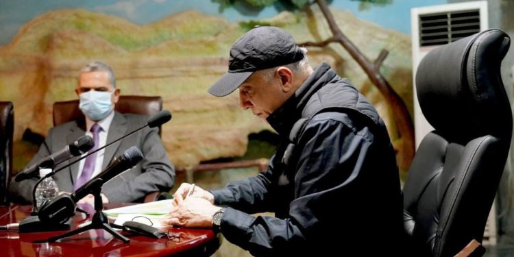 فيديو –  رئيس مجلس الوزراء مصطفى الكاظمي في الاجتماع الموسع مع الدوائر الخدمية + صور