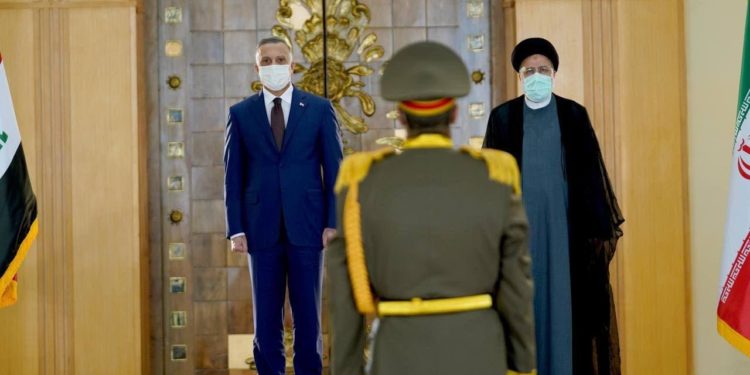 صور مراسم اللاستقبال الرسمي لرئيس الوزراء مصطفى الكاظمي في طهران