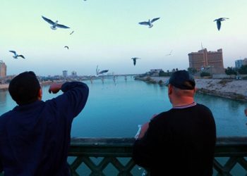 متنبئ جوي يتوقع موعد انخفاض درجات الحرارة