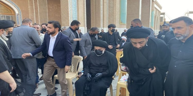 مقتدى الصدر يحضر عزاء المرجع محمد سعيد الحكيم