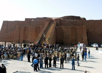 عشرات الأجانب من أميركا وألمانيا وبريطانيا السياحة في “ذي قار”
