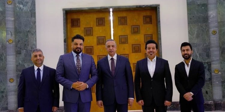 الكاظمي يلتقي بمجموعة من الفنانين  بعد تكليفهم بعمل (أغنية رياضية لبطولة خليجي 25)