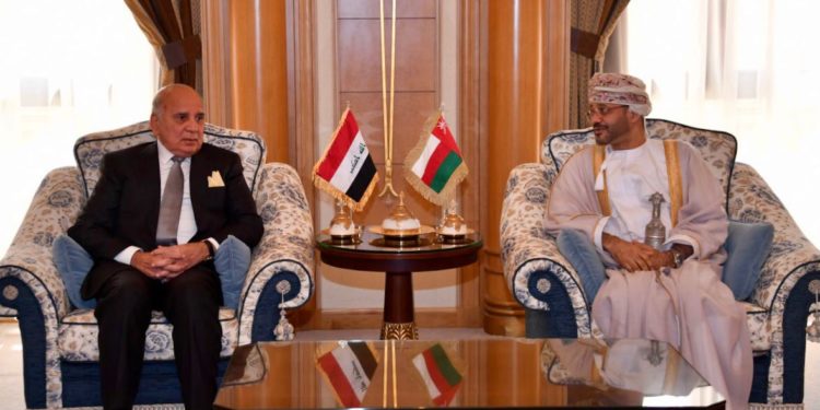 وزير الخارجية ونظيره العماني يبحثان (الأمن الإقليمي والعلاقات الثنائية)