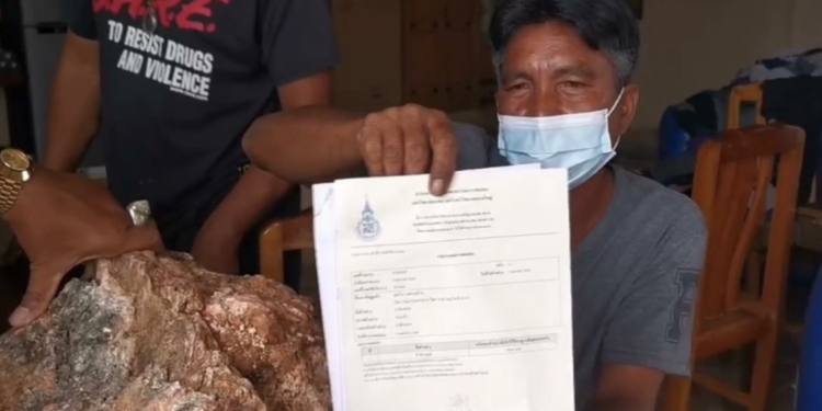 أصبح مليونيراً بطرفة عين ,, بفضل قيء الحيتان