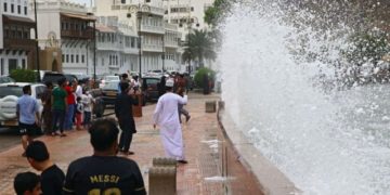 “إعصار شاهين”  .. كيف استعد له الخليجيون ؟ وما سر تسميته ؟