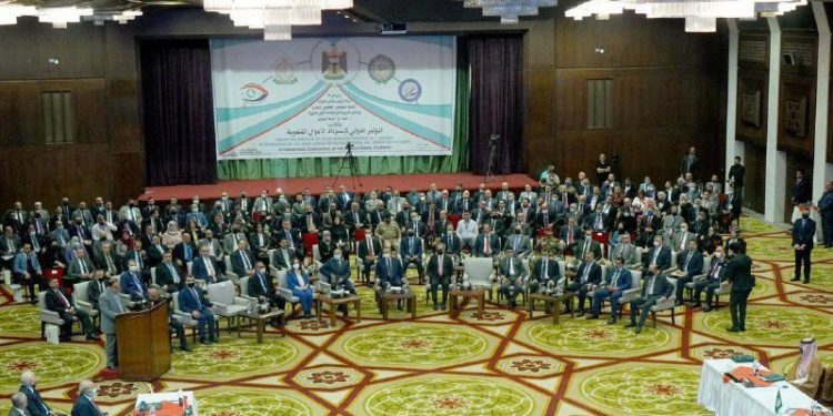 خبير اقتصادي .. يجب العمل على استرداد الأموال وتنويع الموارد خلال الحكومة المقبلة