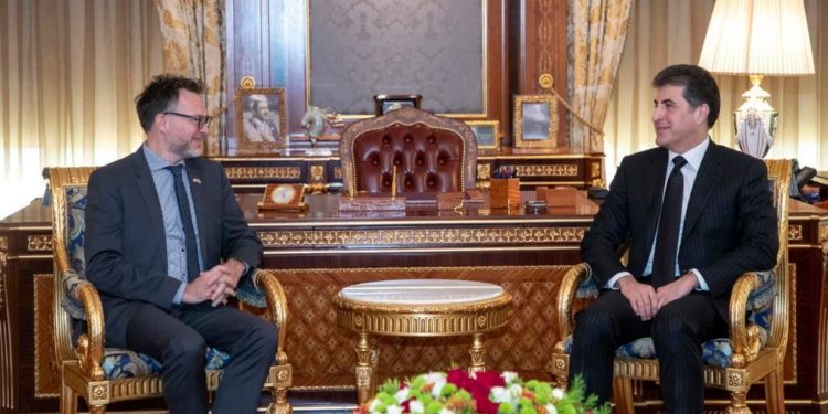 بارزاني و السفير الكندي يبحثون موقف (الاطراف الكوردستانية) لما بعد الانتخابات