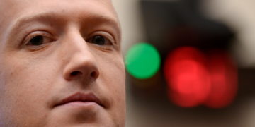 الانهيار الكبير الذي هز الــ( فيسبوك) ,, موظفون يكشفون كواليس ما جرى