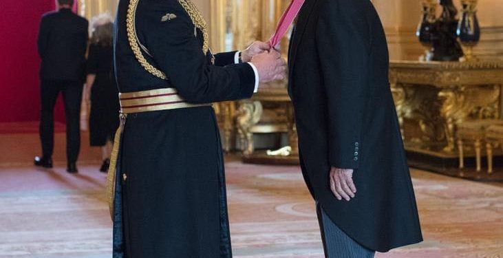 طبيـــــب عراقي ينال (وسام الامبراطورية البريطانية) برتبة قائد CBE