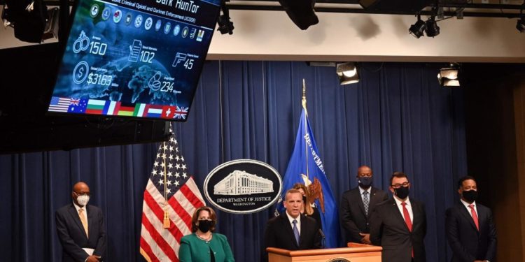 توقيف 150 ناشطا في (دارك هانتور)