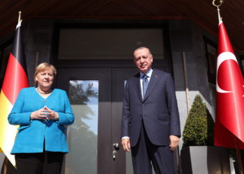 ميركل في اسطنبول للقاء أردوغان (زيارة الوداع) + صور