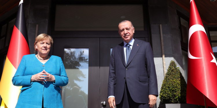ميركل في اسطنبول للقاء أردوغان (زيارة الوداع) + صور