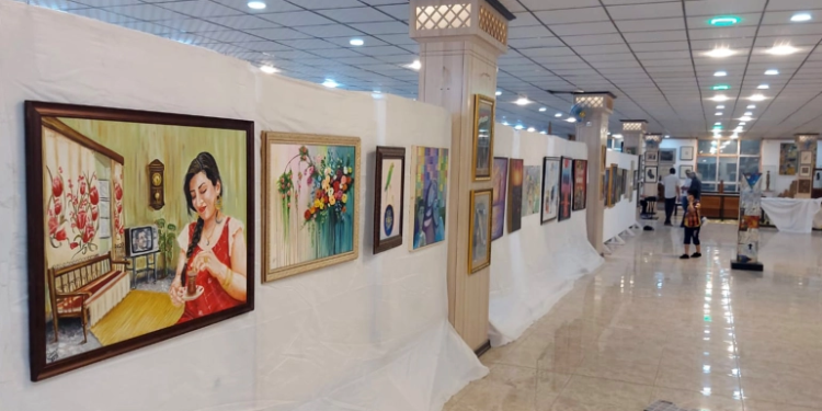 اربعون فنانا عراقيا يوجهون رسالة عبر لوحاتهم