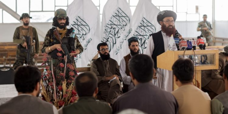 أول محادثات مباشرة بين (أمريكا وطالبان) بعد سيطرة الحركة على أفغانستان