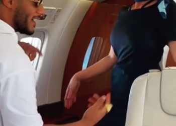محمد رمضان يرقص مع المضيفة و يثير الجدل من جديد + فيديو