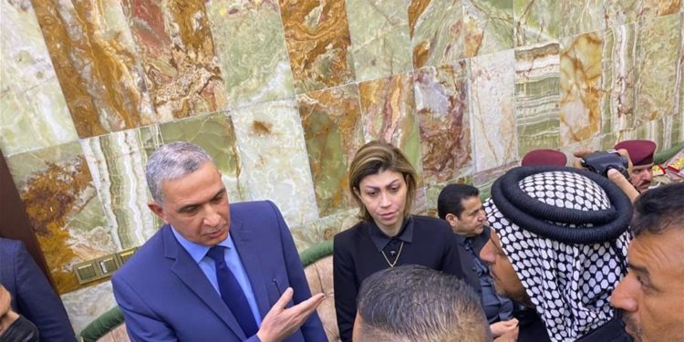 الكاظمي يخصص منحة مالية  لذوي الضحايا والنازحين في ديـــــالى