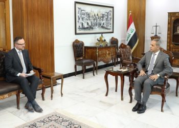 زيدان يبحث مع مستشار فريق التحقيق الدولي متابعة مصادر تمويل (داعش)