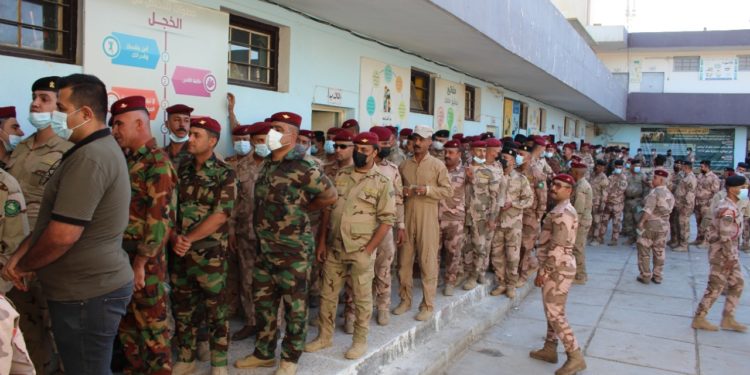 رجال الاستخبارات العسكرية يشاركون بكثافة في التصويت الخاص + صور