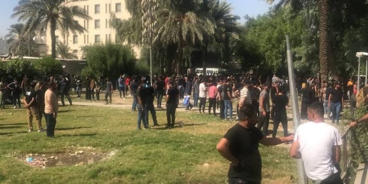 انتشار أمني قرب المنطقة الخضراء مع توافد المتظاهرين