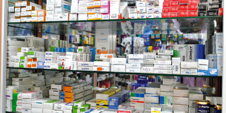 الهيـــــــتي .. لجان طبية تراقب أسعار الأدوية في الصيدليات