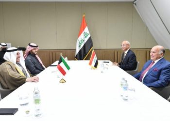 وزير الخارجيَّة يستعرض مع نظيره الكويتي التطورات الإقليميّة والسياسيّة في المنطقة