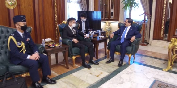 وزير الدفاع يستقبل السفير الياباني