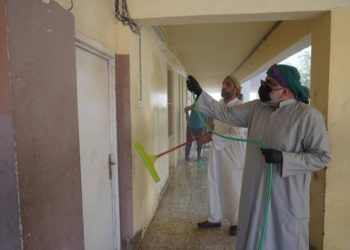 الصدر يشارك في حملة تنظيف المدارس + صور