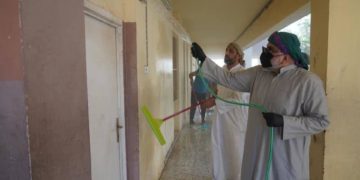 الصدر يشارك في حملة تنظيف المدارس + صور