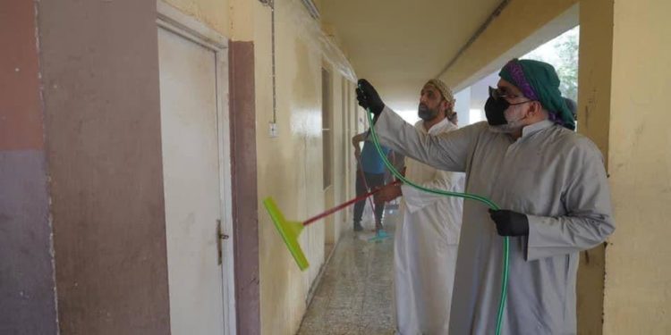 الصدر يشارك في حملة تنظيف المدارس + صور