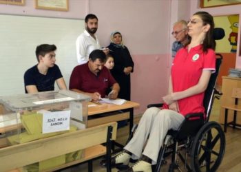 غينيس تعلن عن (أطول امرأة بالعالم) ورسالتها,, تقبلوا أنفسكم كما أنتم