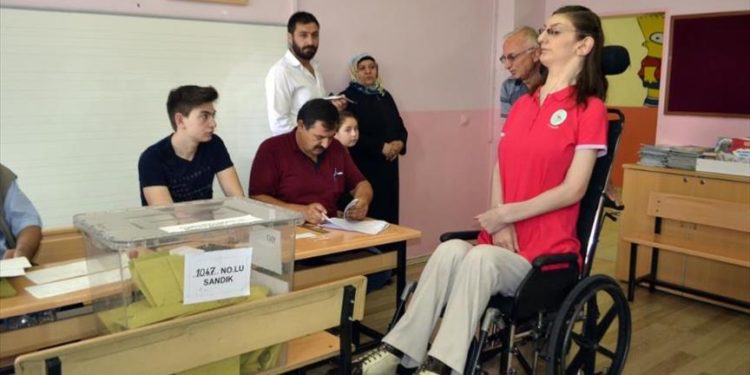 غينيس تعلن عن (أطول امرأة بالعالم) ورسالتها,, تقبلوا أنفسكم كما أنتم