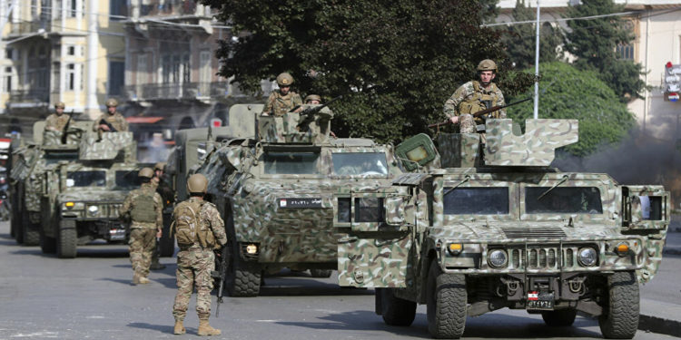 الجيش اللبناني يطلب من المدنيين إخلاء الشوارع