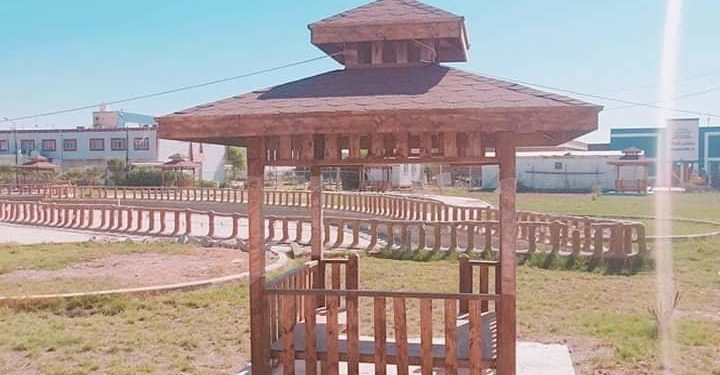 مدير بلدية الشطرة ..قيمة الكوخ الخشبي الواحد  (7 مليون دينار) وقيمة العمود الواحد اكثر من (3 ملايين ونصف)