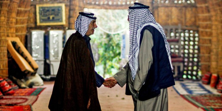 عشائر محافظة ديالى تعامل “الابتزاز الإلكتروني” معاملة القتل بـ”الفصول”