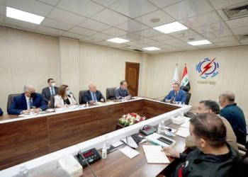 الكاظمي يزور وزارة الكهرباء ويلتقي ملاكها المتقدم