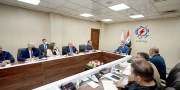 الكاظمي يزور وزارة الكهرباء ويلتقي ملاكها المتقدم