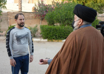 صورة الصدر وهو يستقبل أحمد آل وشاح في الحنّانة