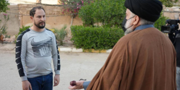 صورة الصدر وهو يستقبل أحمد آل وشاح في الحنّانة