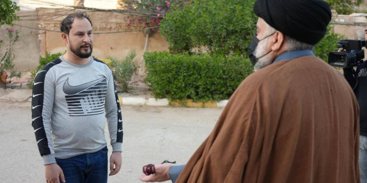 صورة الصدر وهو يستقبل أحمد آل وشاح في الحنّانة