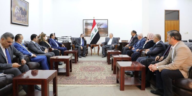 علاوي .. ( الاوضاع في العراق لا تحتمل مزيداً من التصعيد)