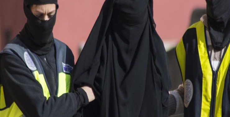 بريطانية (داعشية) تطلب محاكمتها في المملكة المتحدة