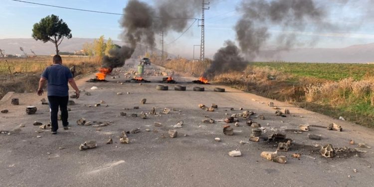 لبنان .. احتجاجات وقطع طرقات من الشمال إلى الجنوب احتجاجا على ارتفاع الأسعار