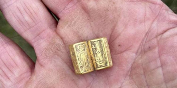 كتاب 1.5 سم من ذهب