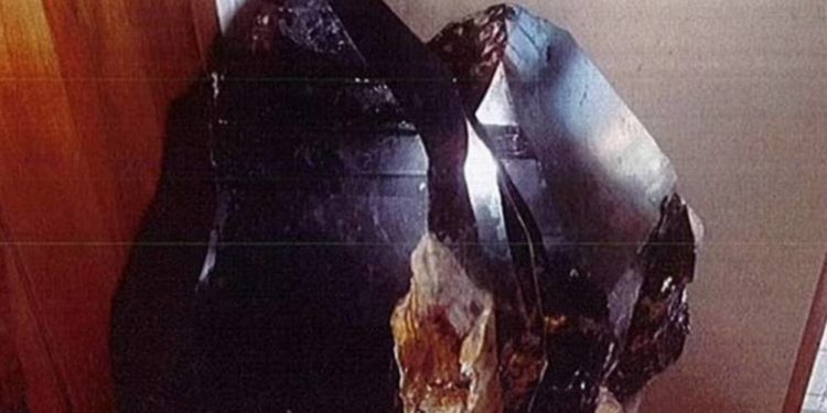 سرقة (كوارتز) ثمين من متحف