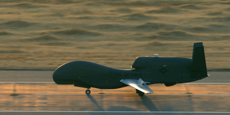 ثلاث قتلى بينهم (مسلحان) جراء غارة يرجح أنها أمريكية وسط اليــمن